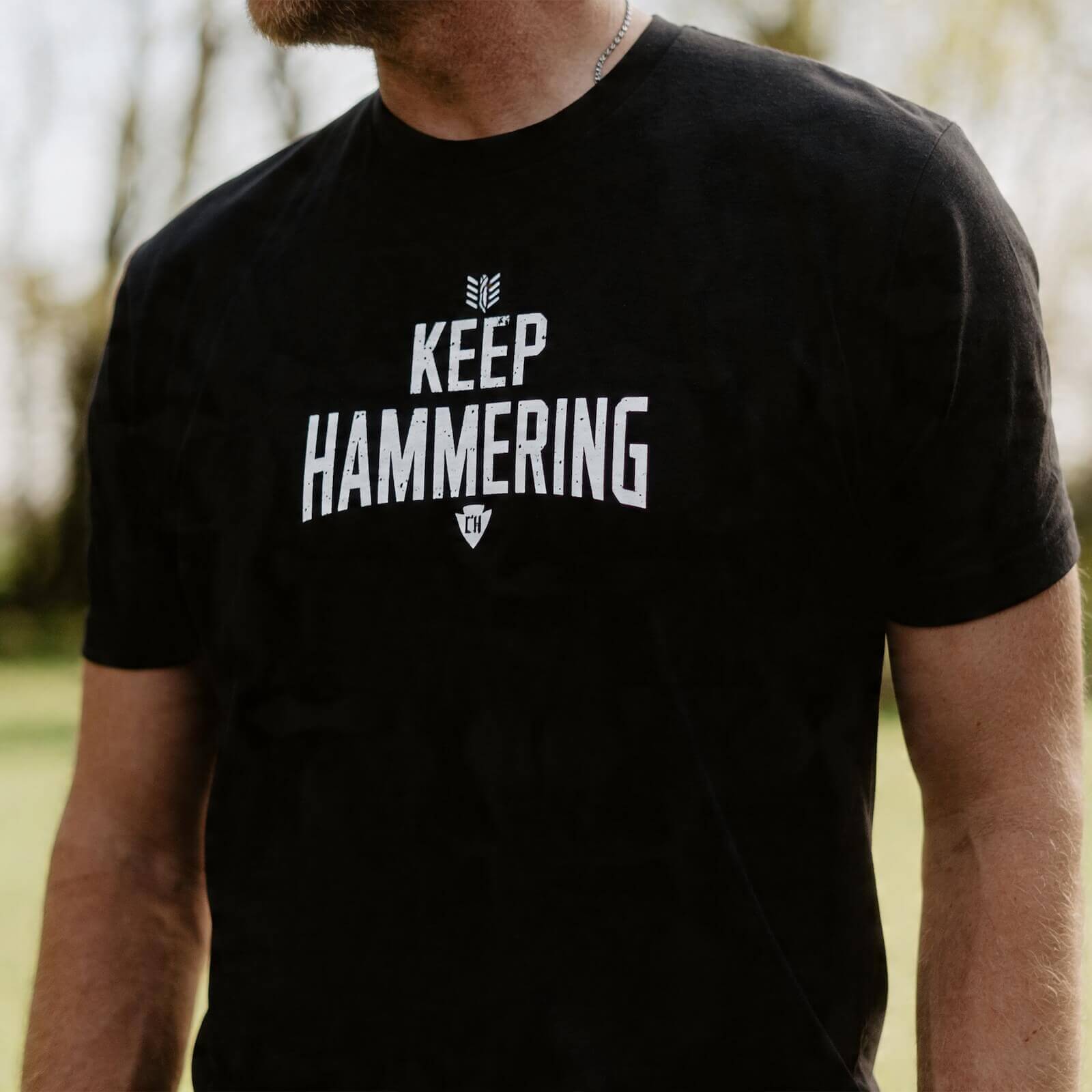 KEEP HAMMERING ARROW T-SHIRT