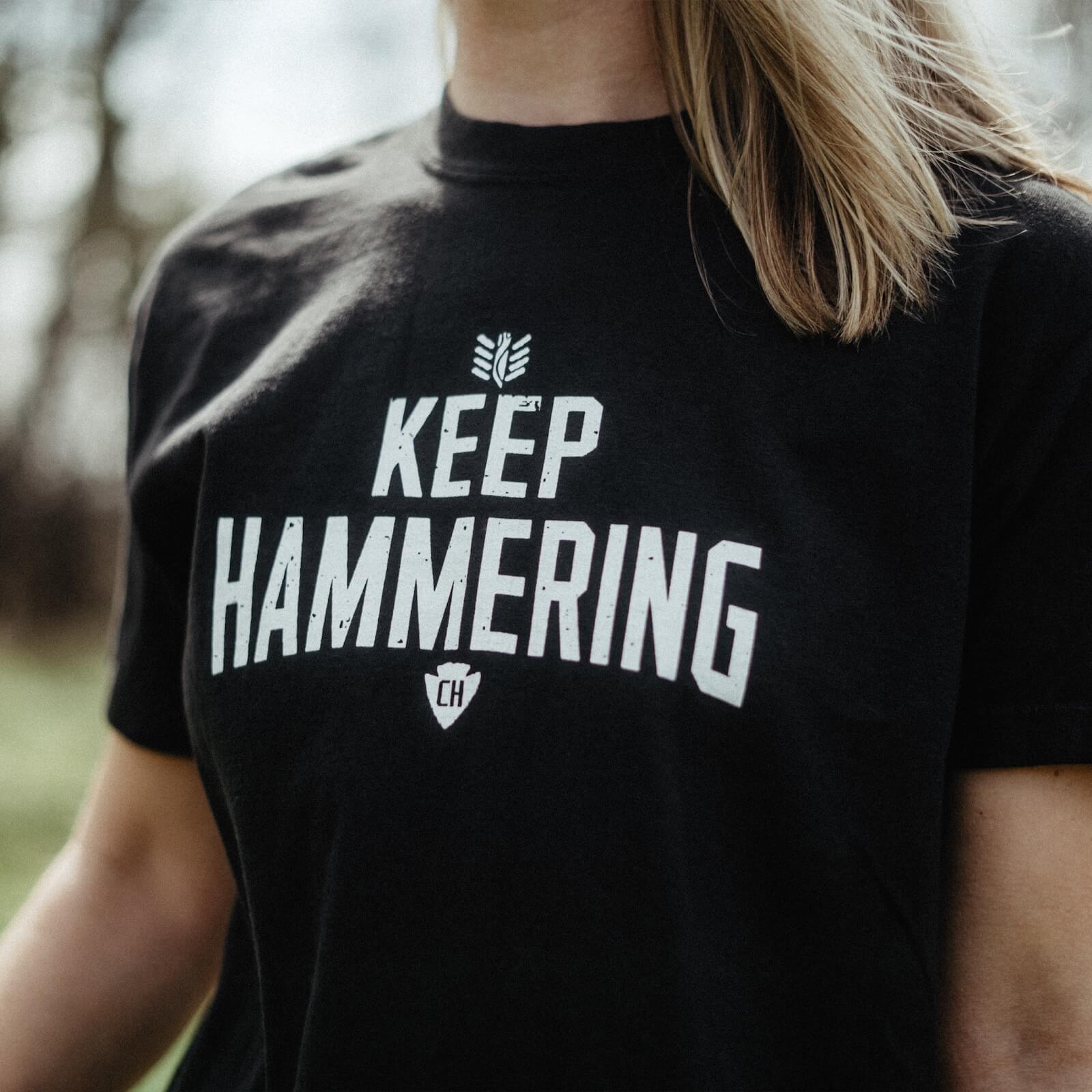 KEEP HAMMERING ARROW BOXY CROP T-SHIRT