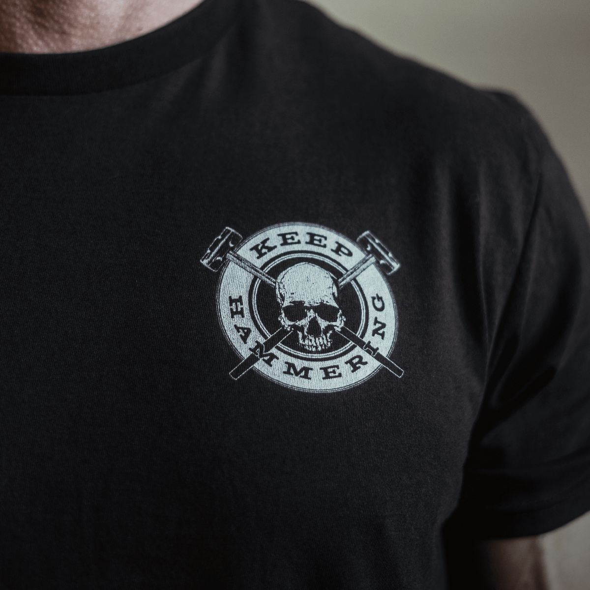 KEEP HAMMERING SKULL T-SHIRT