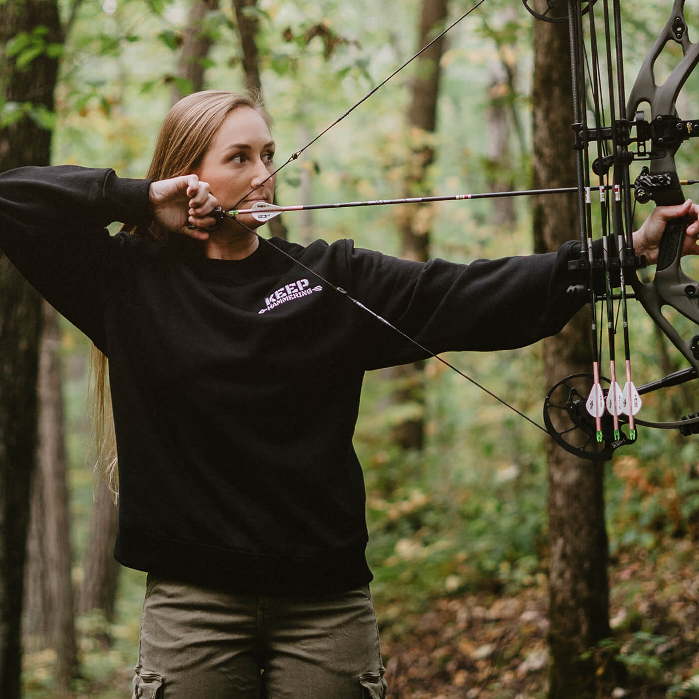 KEEP HAMMERING OG PREMIUM CREWNECK